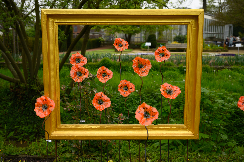 Ein Kunstwerk im Botanischen Garten in Krefeld.